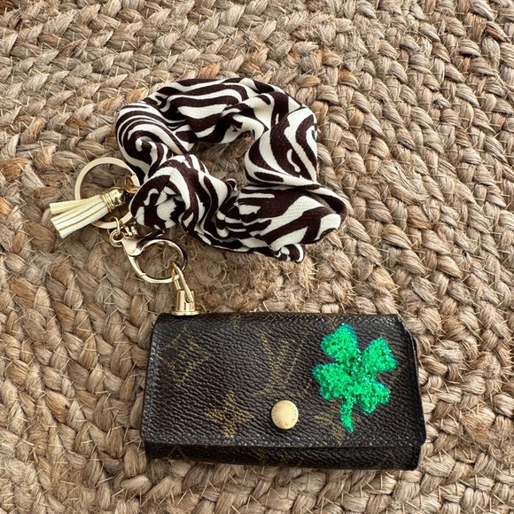 - Louis Vuitton monogram key holder /card holder & wrist key chain - Picture 2 of 11
